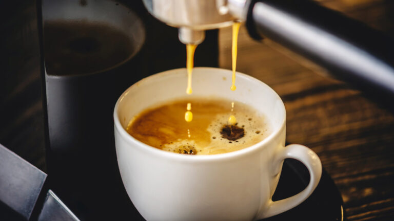 Welche gesundheitlichen Vorteile Kaffeetrinken hat, weiss Ernährungsexpertin Ruth Ellenberger im Interview mit Radio 1.